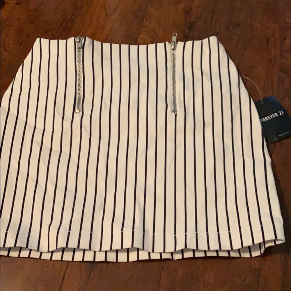 🦋BRAND NEW Forever 21 skirt